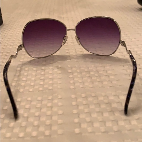 DVF Sunglasses - Picture 6 of 6